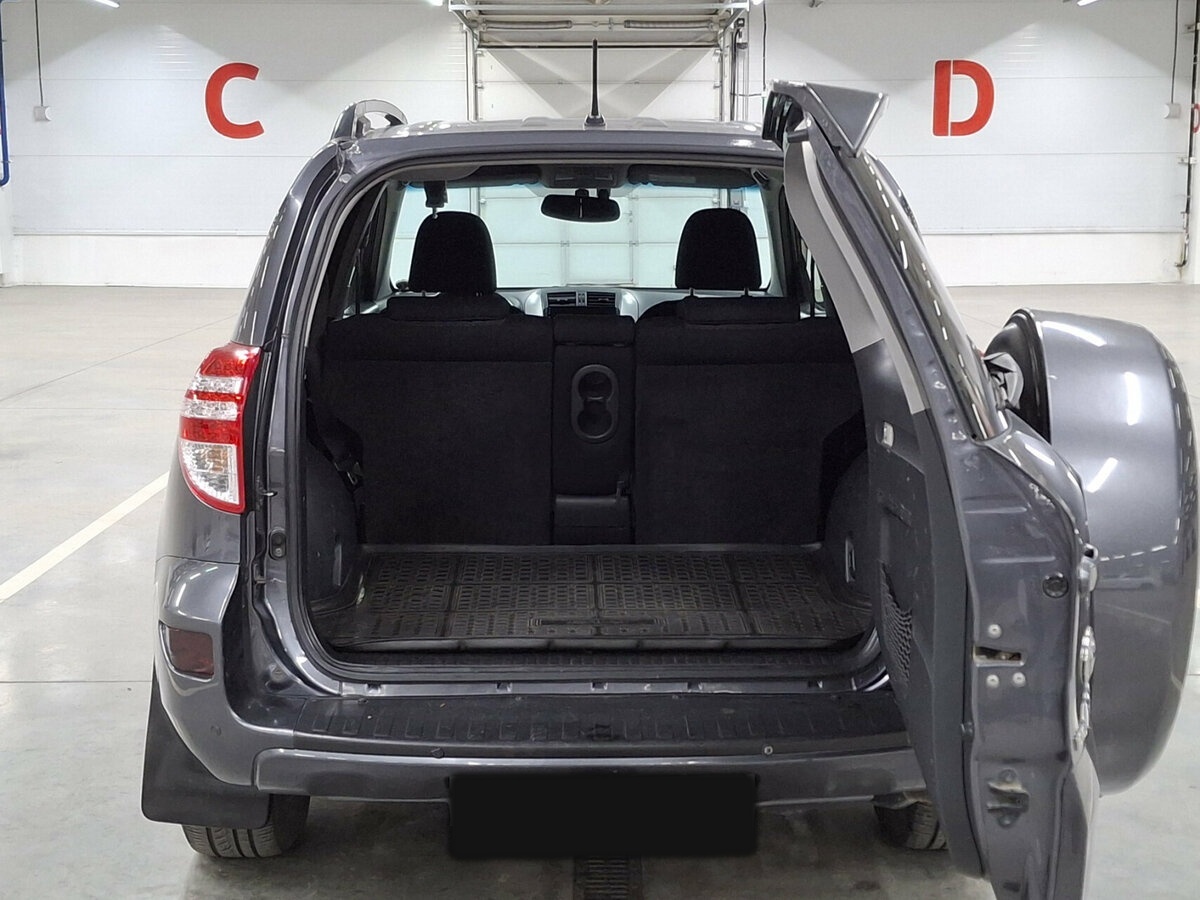Toyota RAV4 с пробегом — 2011 год. Фото: #9