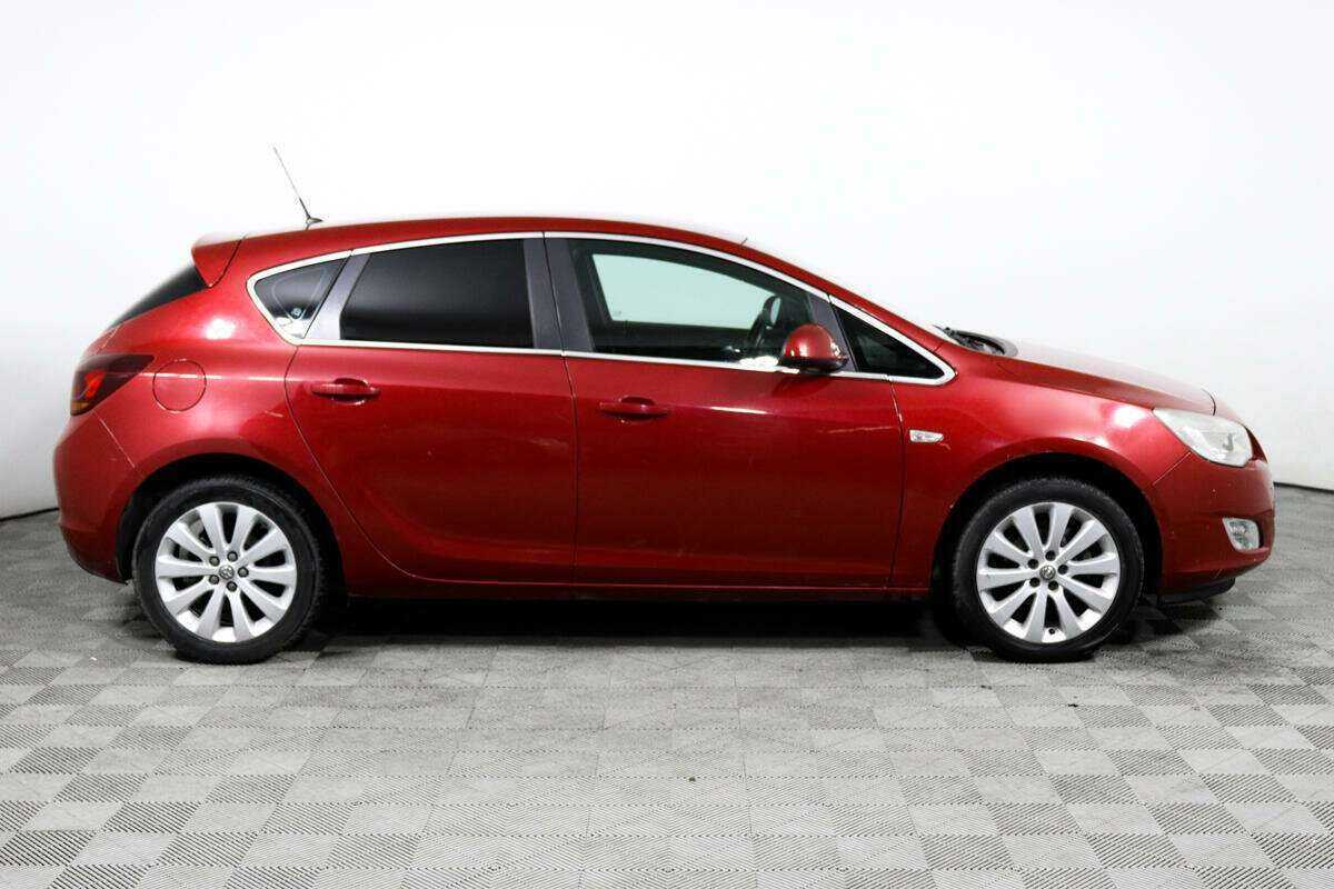 Opel Astra с пробегом — 2011 год. Фото: #3