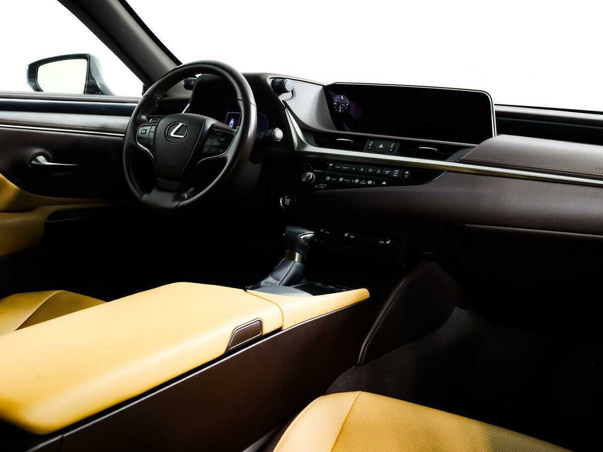 Lexus ES с пробегом — 2021 год. Фото: #8
