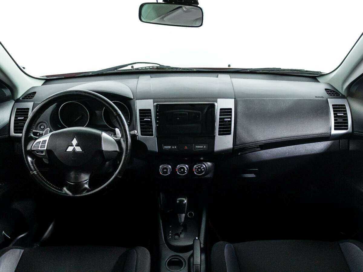 Mitsubishi Outlander с пробегом — 2011 год. Фото: #11