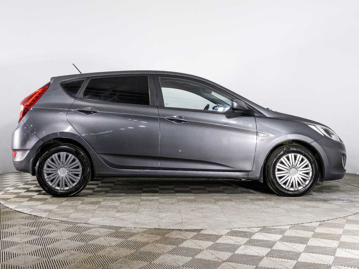 Hyundai Solaris с пробегом — 2011 год. Фото: #3