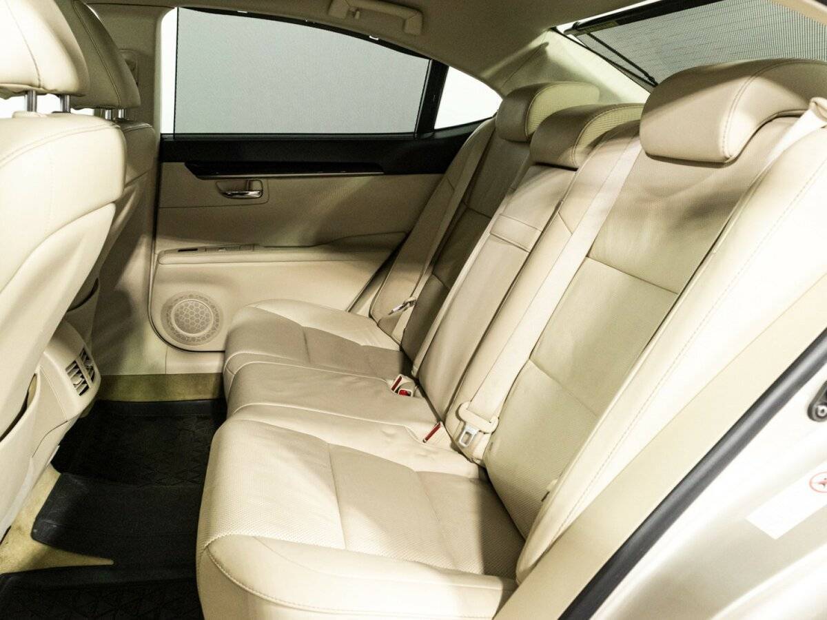 Lexus ES с пробегом — 2014 год. Фото: #9