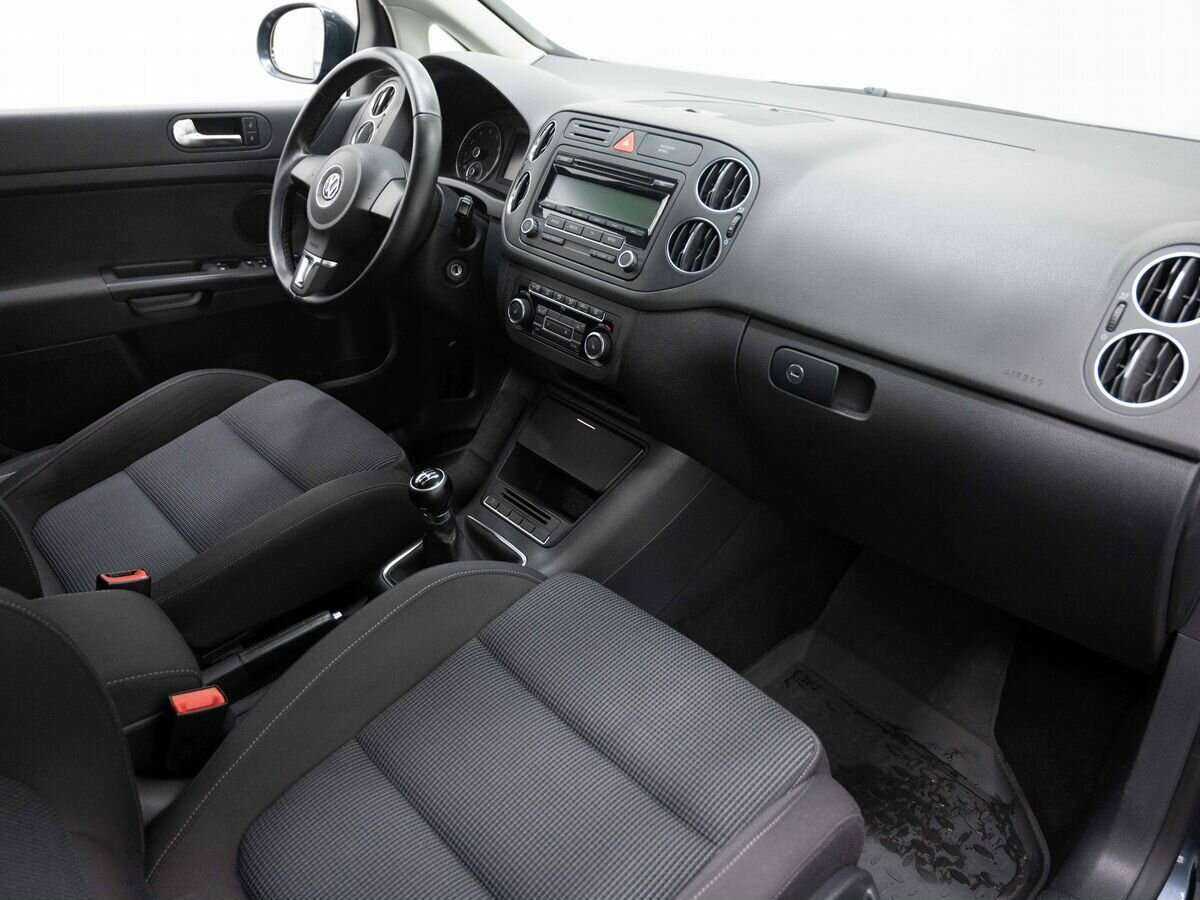 Volkswagen Golf Plus с пробегом — 2011 год. Фото: #10