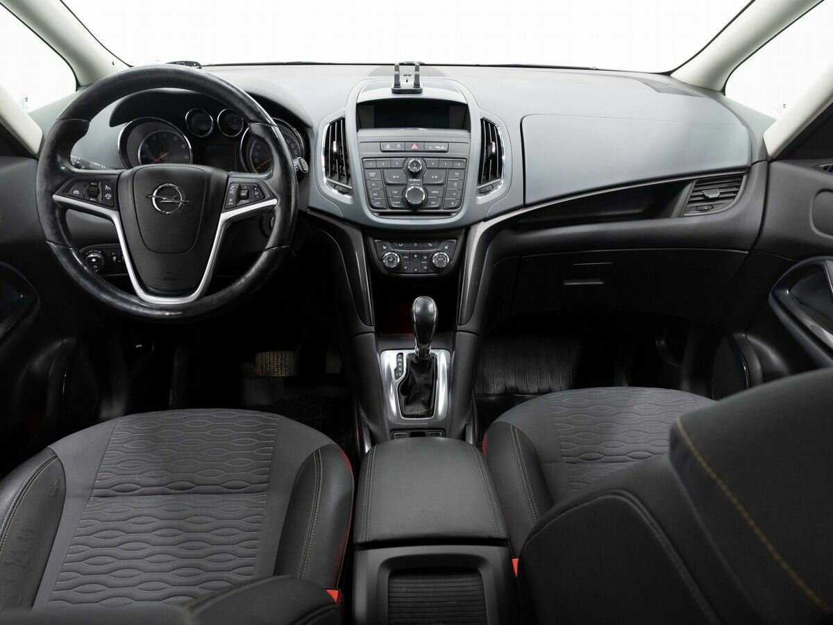Opel Zafira с пробегом — 2013 год. Фото: #12