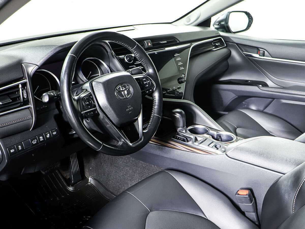 Toyota Camry с пробегом — 2019 год. Фото: #12
