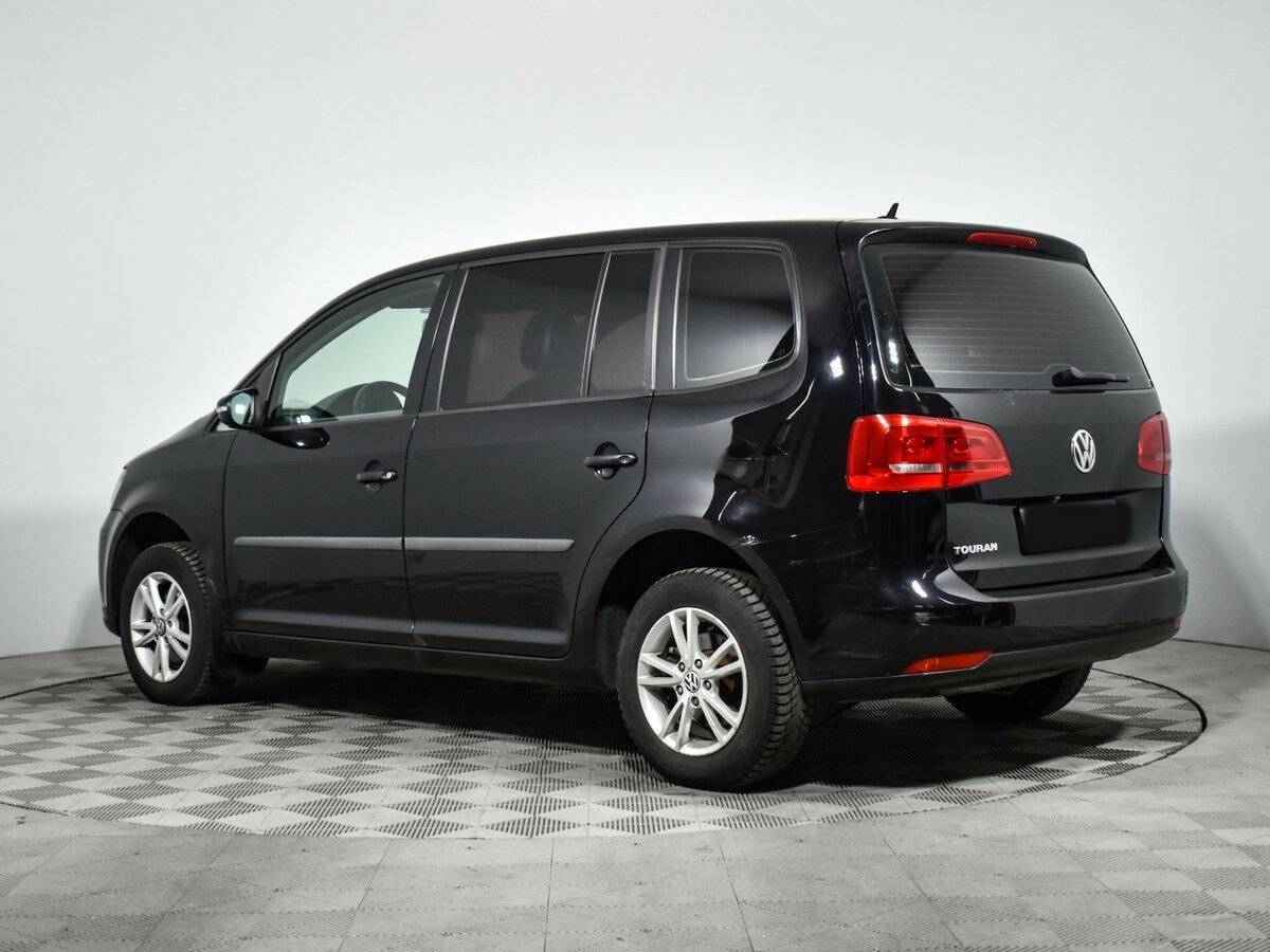 Volkswagen Touran с пробегом — 2010 год. Фото: #6