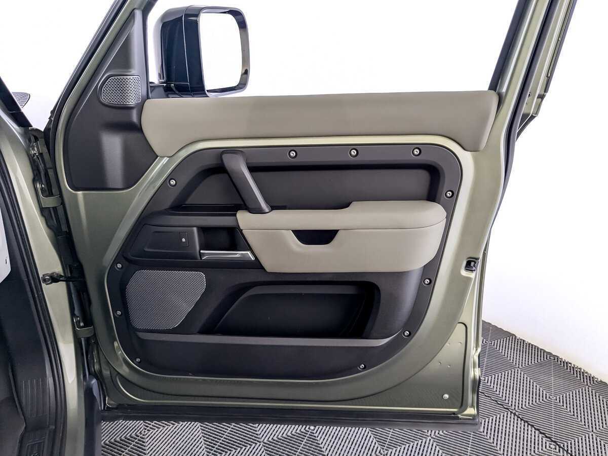 Land Rover Defender с пробегом — 2021 год. Фото: #24