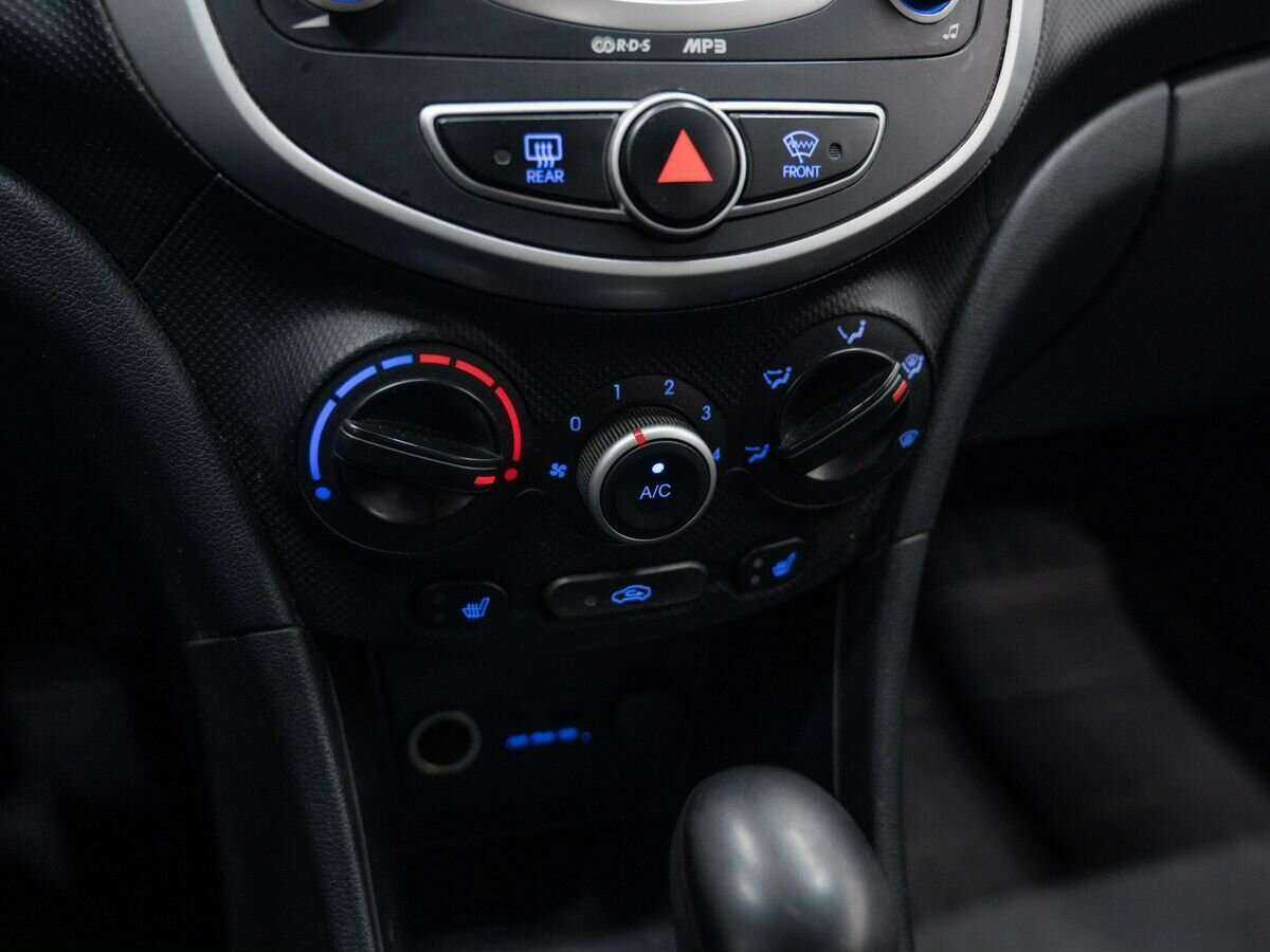 Hyundai Solaris с пробегом — 2012 год. Фото: #18