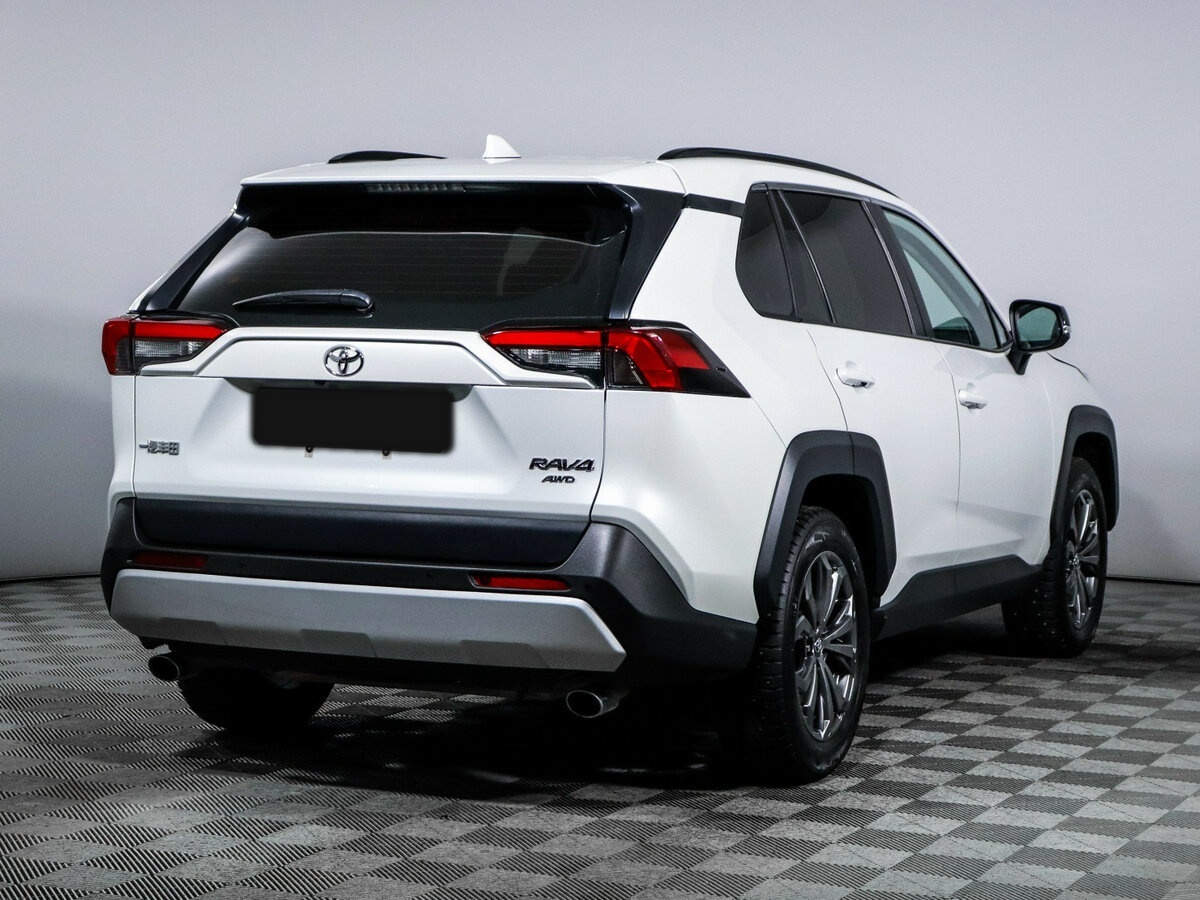 Toyota RAV4 с пробегом — 2024 год. Фото: #4