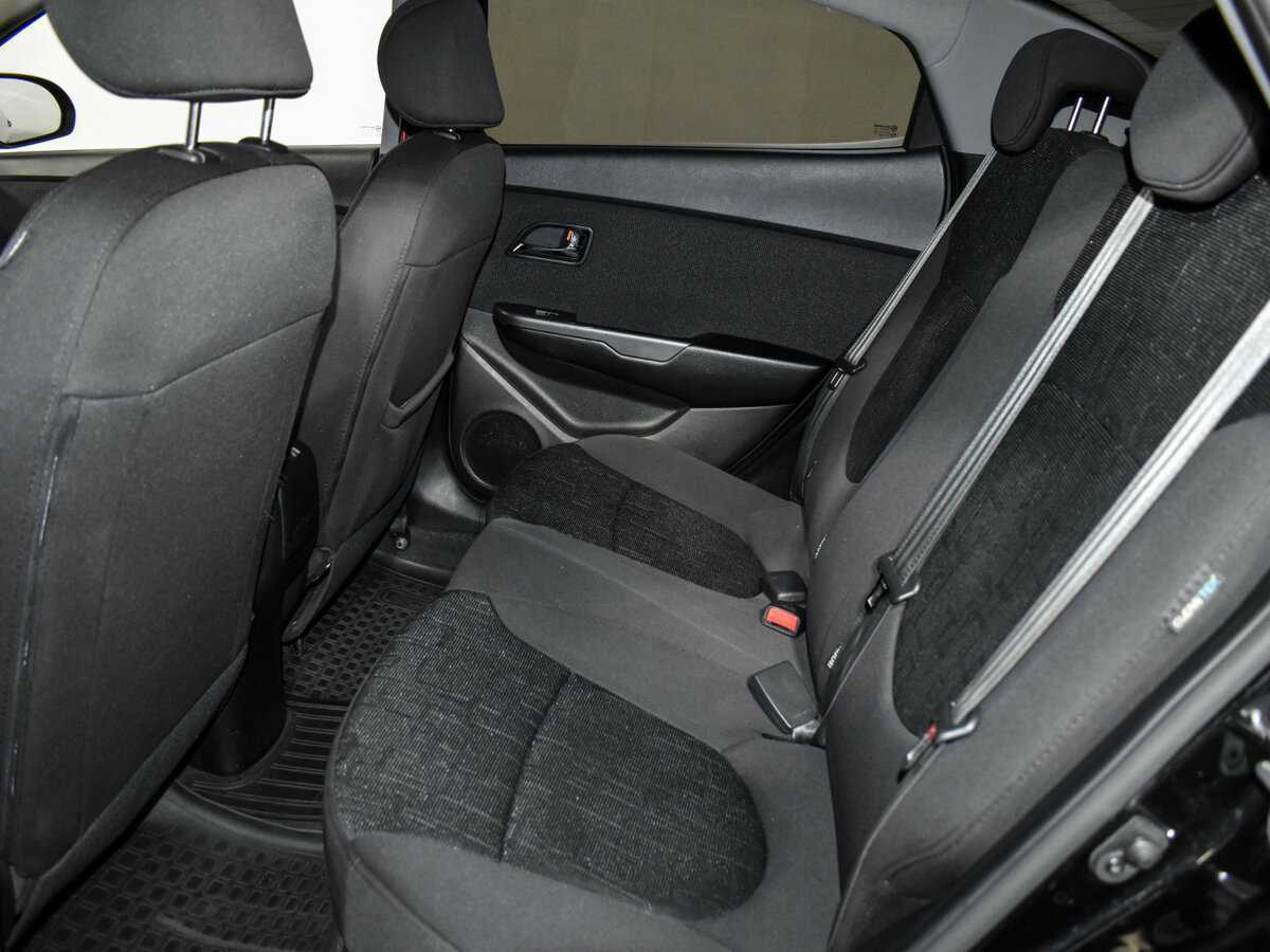 Kia Rio с пробегом — 2013 год. Фото: #11