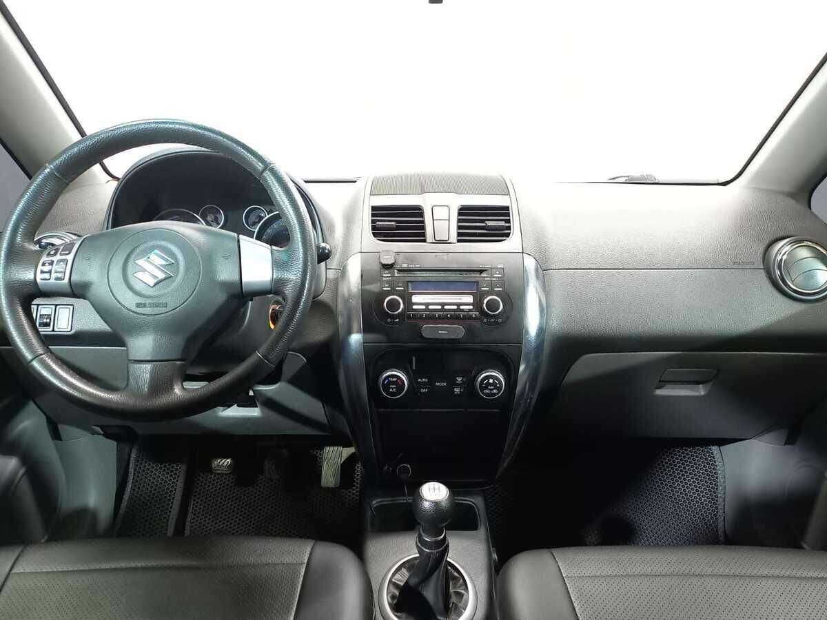 Suzuki SX4 с пробегом — 2010 год. Фото: #9