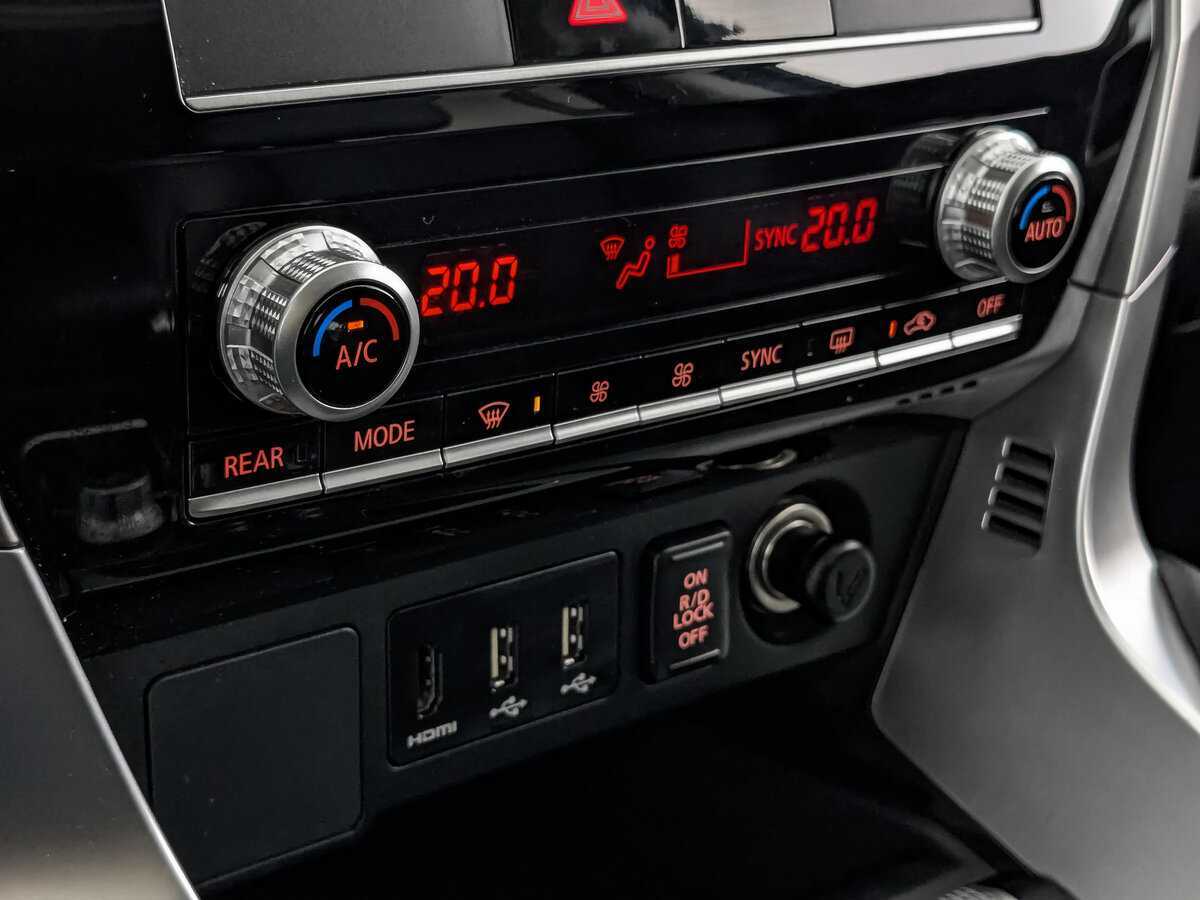 Mitsubishi Montero Sport с пробегом — 2023 год. Фото: #24
