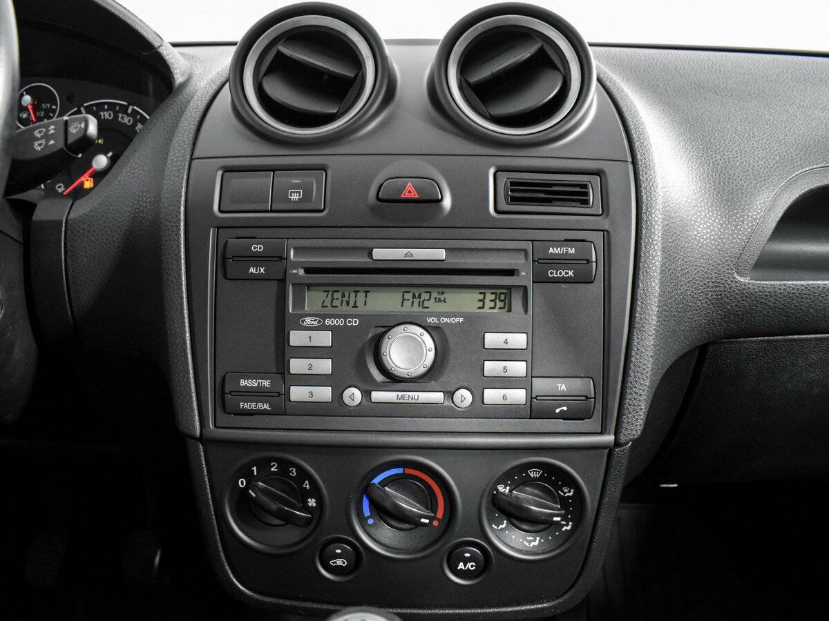 Ford Fiesta с пробегом — 2007 год. Фото: #13