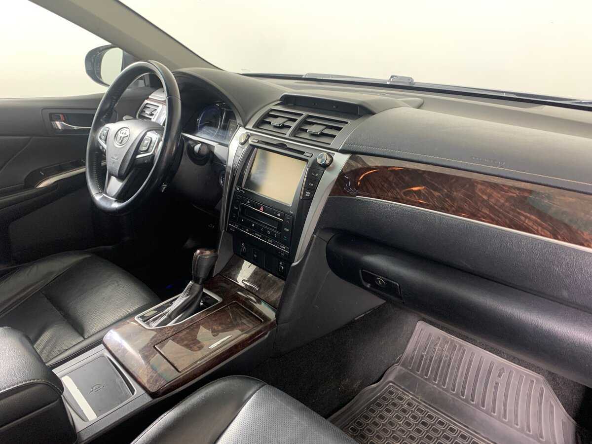 Toyota Camry с пробегом — 2016 год. Фото: #11