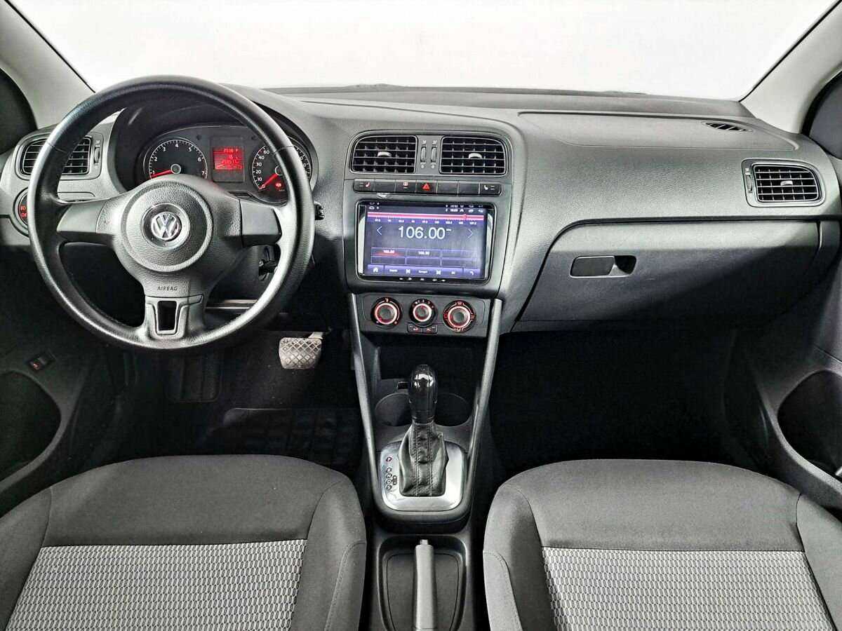 Volkswagen Polo с пробегом — 2012 год. Фото: #10