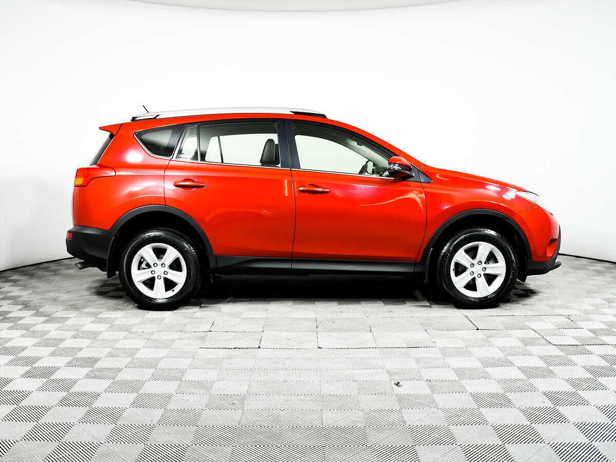 Toyota RAV4 с пробегом — 2014 год. Фото: #3