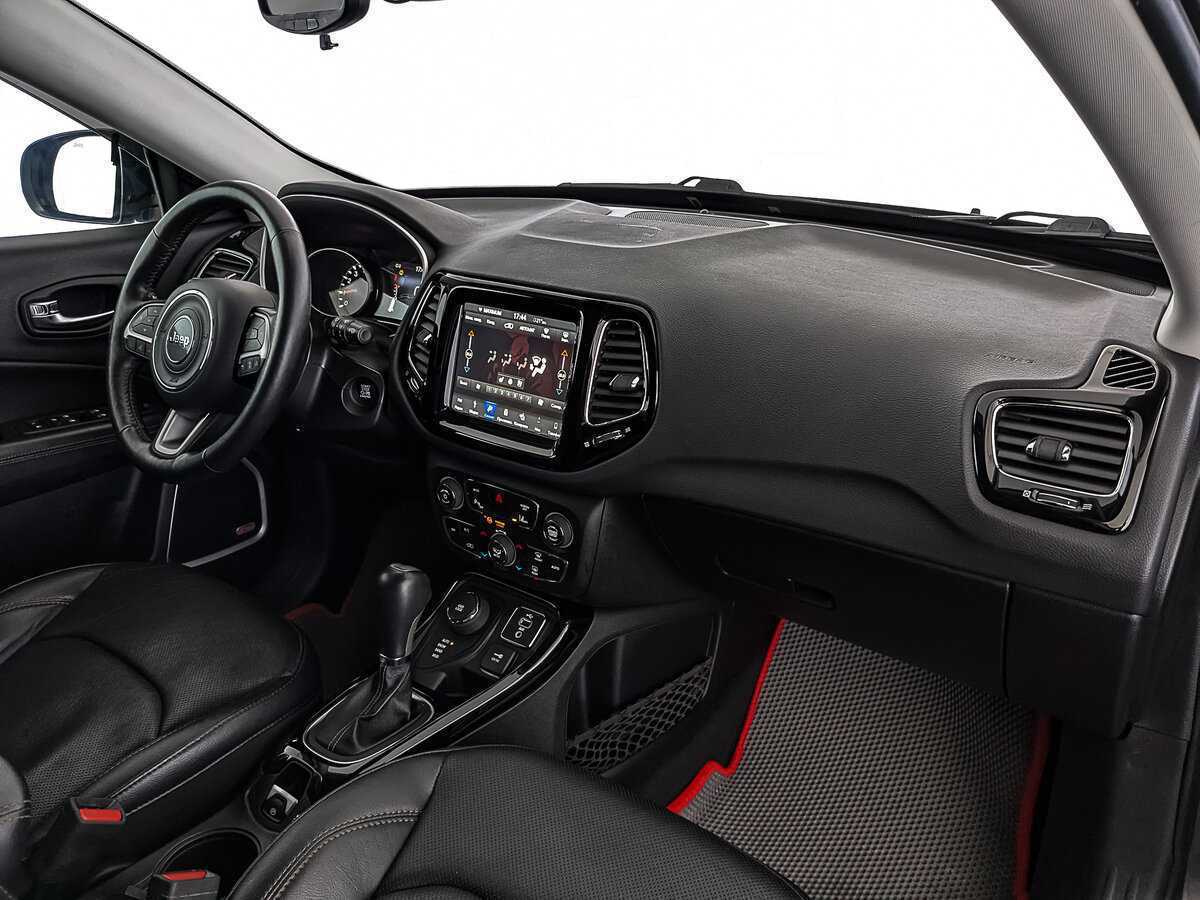 Jeep Compass с пробегом — 2018 год. Фото: #12