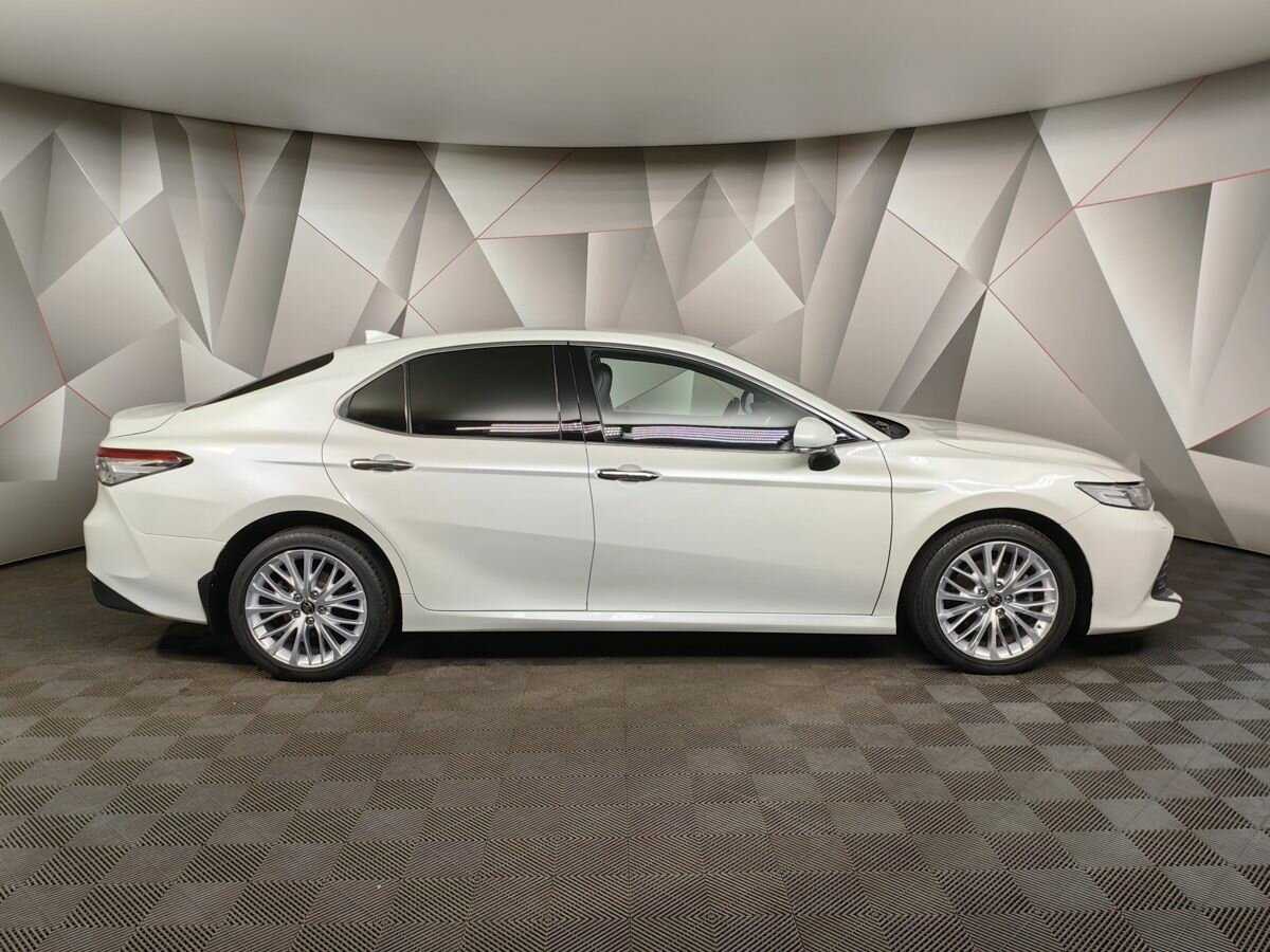 Toyota Camry с пробегом — 2020 год. Фото: #5