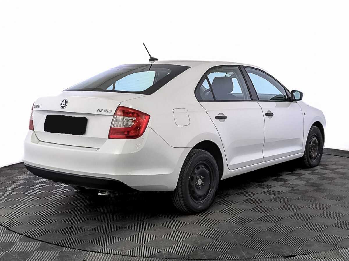 Skoda Rapid с пробегом — 2017 год. Фото: #4
