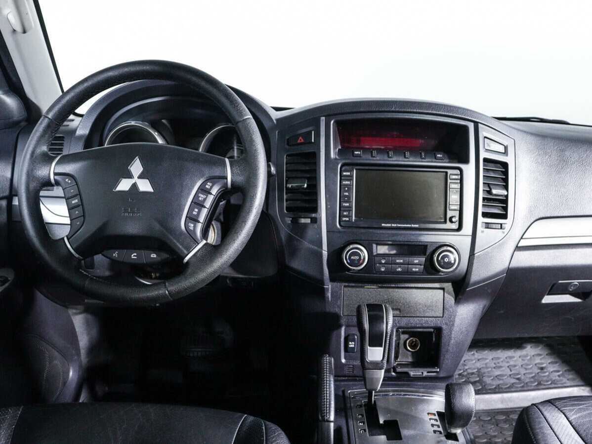 Mitsubishi Pajero с пробегом — 2010 год. Фото: #9