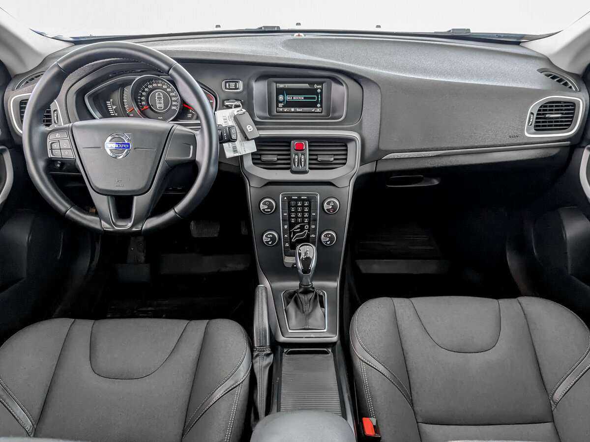 Volvo V40 Cross Country с пробегом — 2014 год. Фото: #11