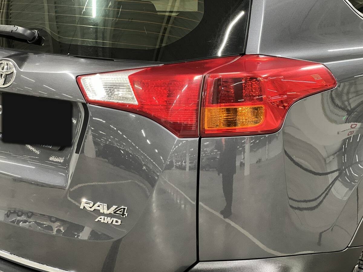 Toyota RAV4 с пробегом — 2013 год. Фото: #8