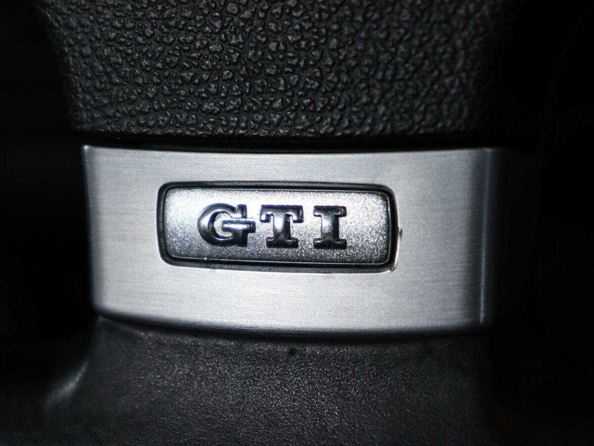 Volkswagen Golf GTI с пробегом — 2008 год. Фото: #15