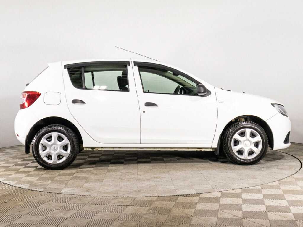 Renault Sandero с пробегом — 2016 год. Фото: #3