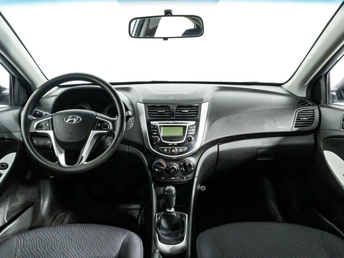 Hyundai Solaris с пробегом — 2011 год. Фото: #12