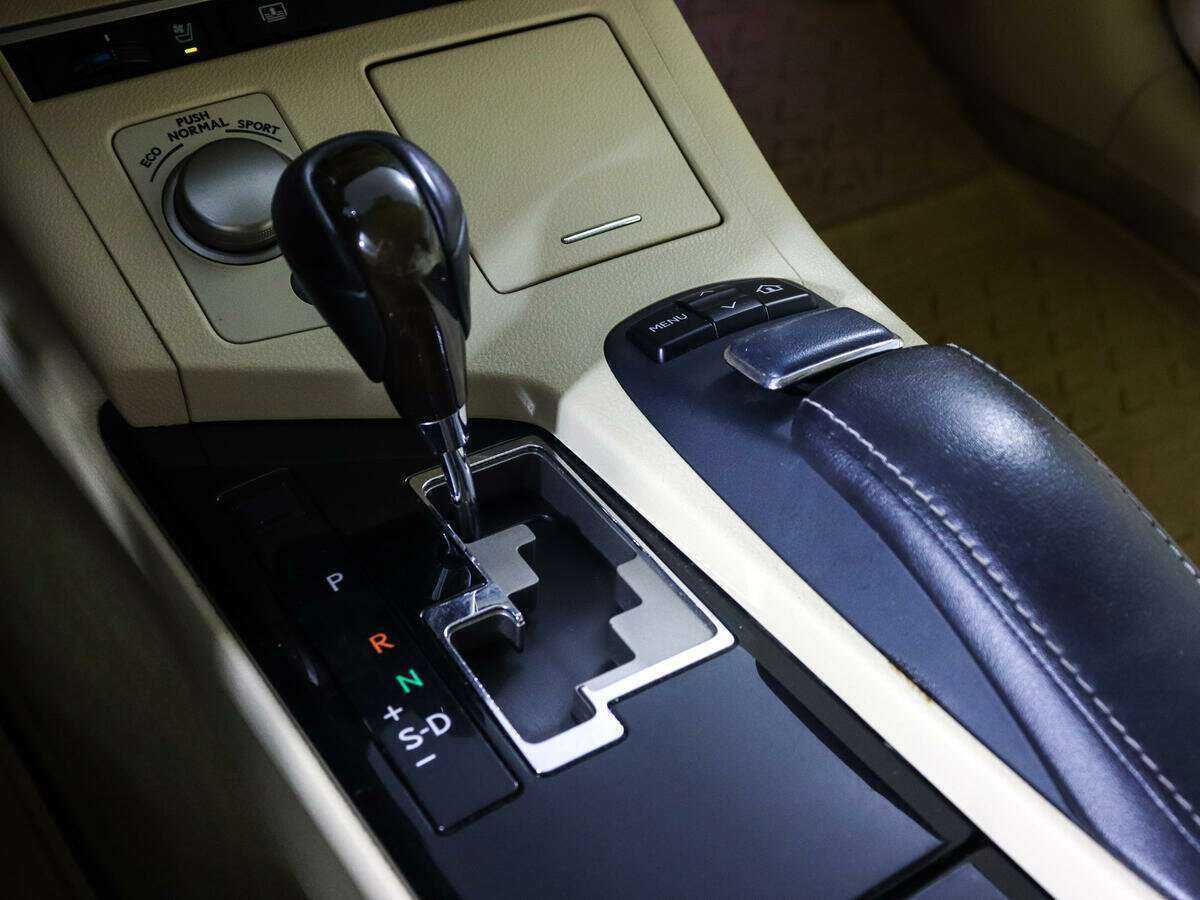 Lexus ES с пробегом — 2013 год. Фото: #19