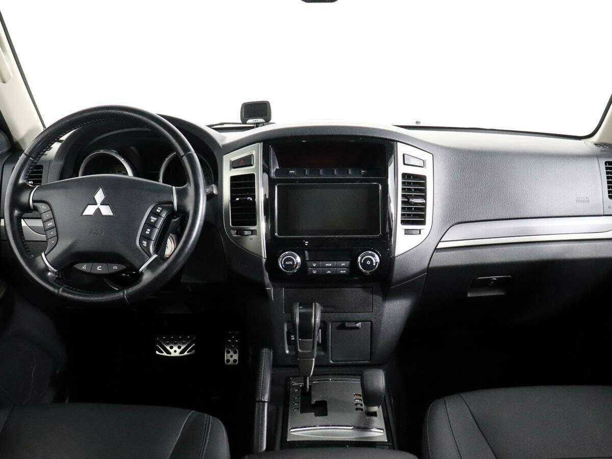 Mitsubishi Pajero с пробегом — 2018 год. Фото: #10