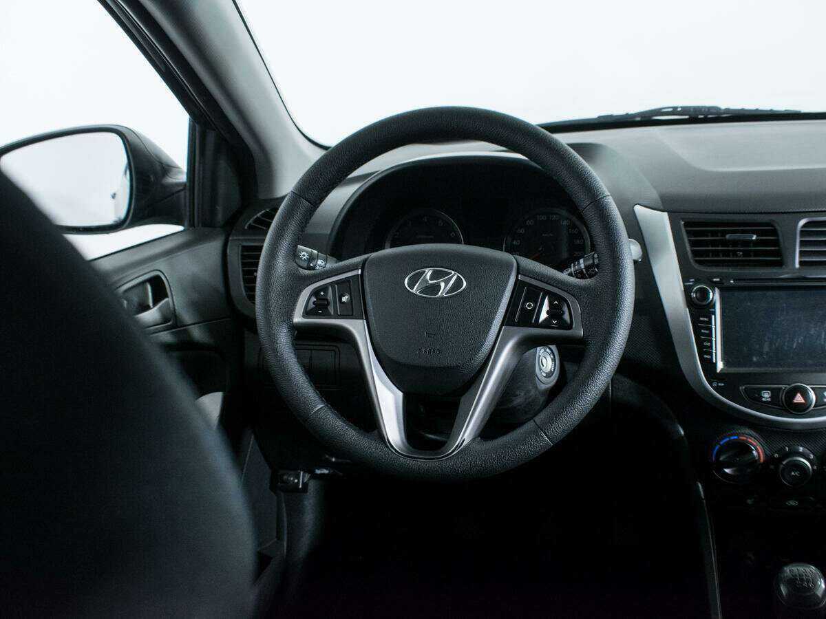 Hyundai Solaris с пробегом — 2014 год. Фото: #13