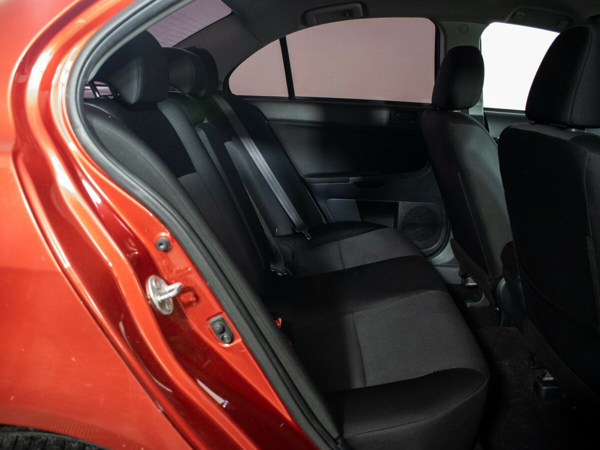 Mitsubishi Lancer с пробегом — 2010 год. Фото: #8