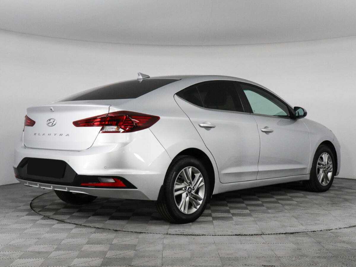 Hyundai Elantra с пробегом — 2019 год. Фото: #4