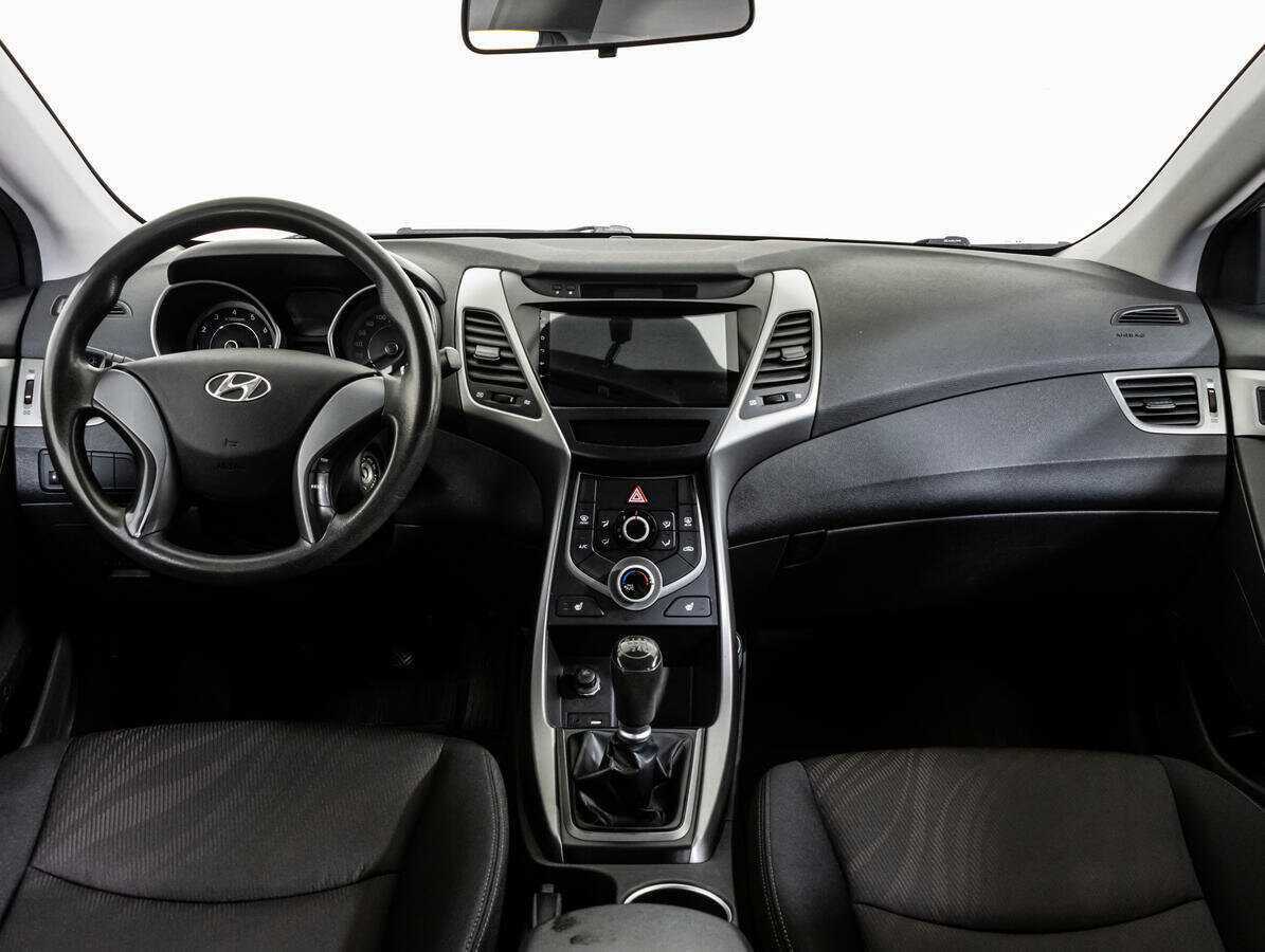 Hyundai Elantra с пробегом — 2015 год. Фото: #9