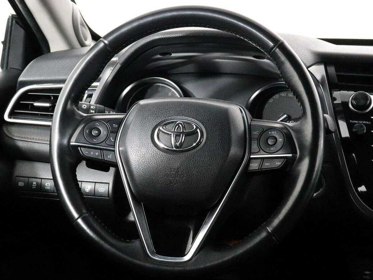 Toyota Camry с пробегом — 2018 год. Фото: #10