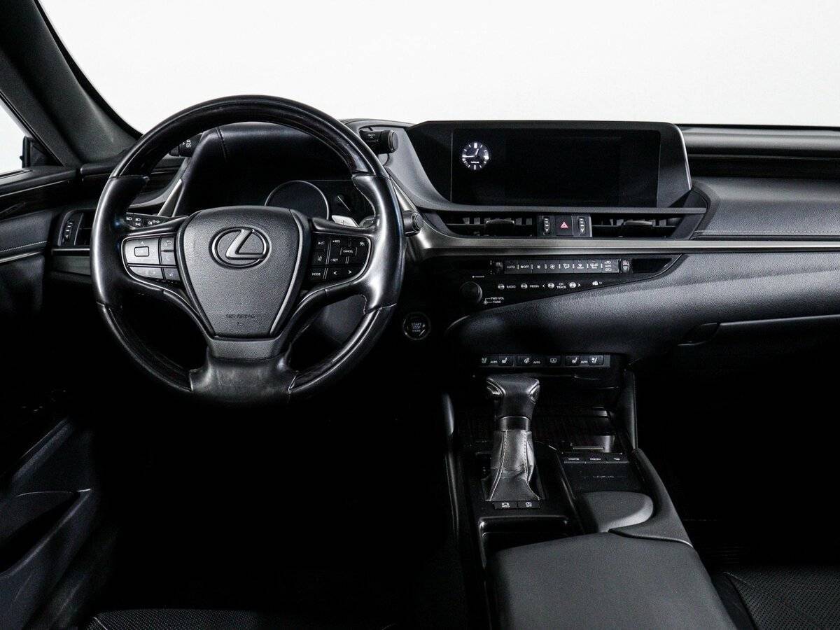 Lexus ES с пробегом — 2019 год. Фото: #11