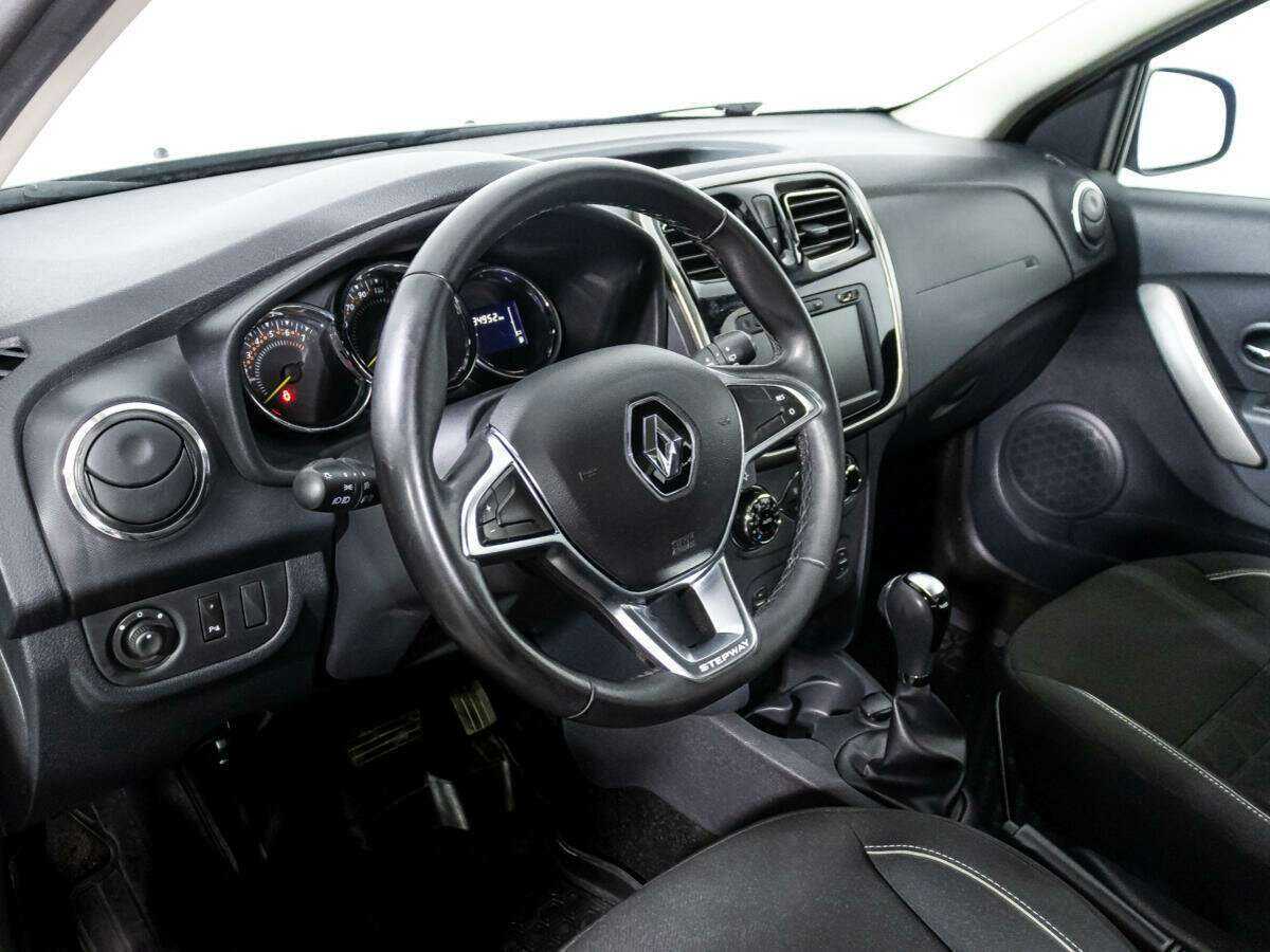 Renault Sandero с пробегом — 2018 год. Фото: #10