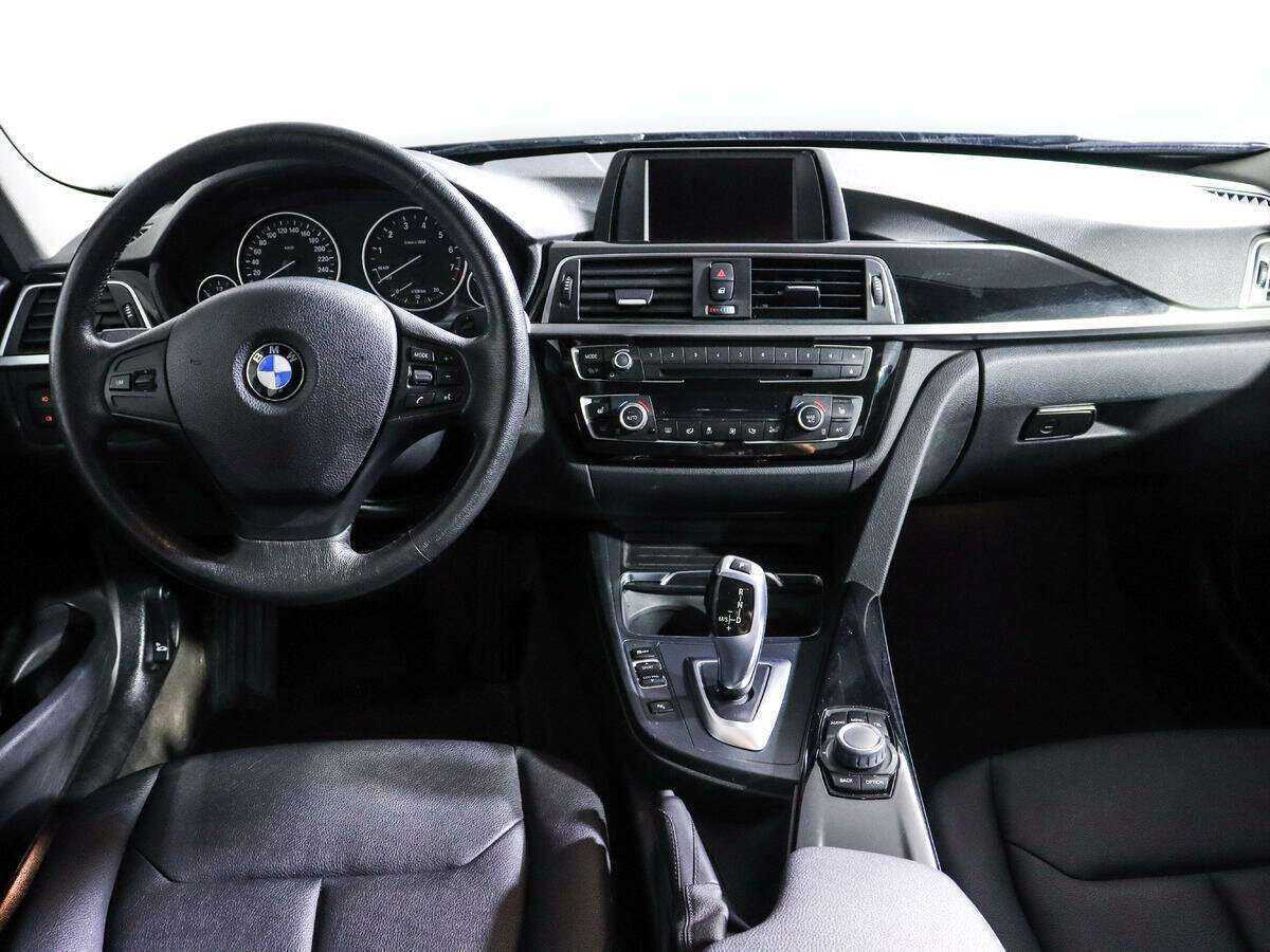 BMW 3 серии с пробегом — 2017 год. Фото: #9