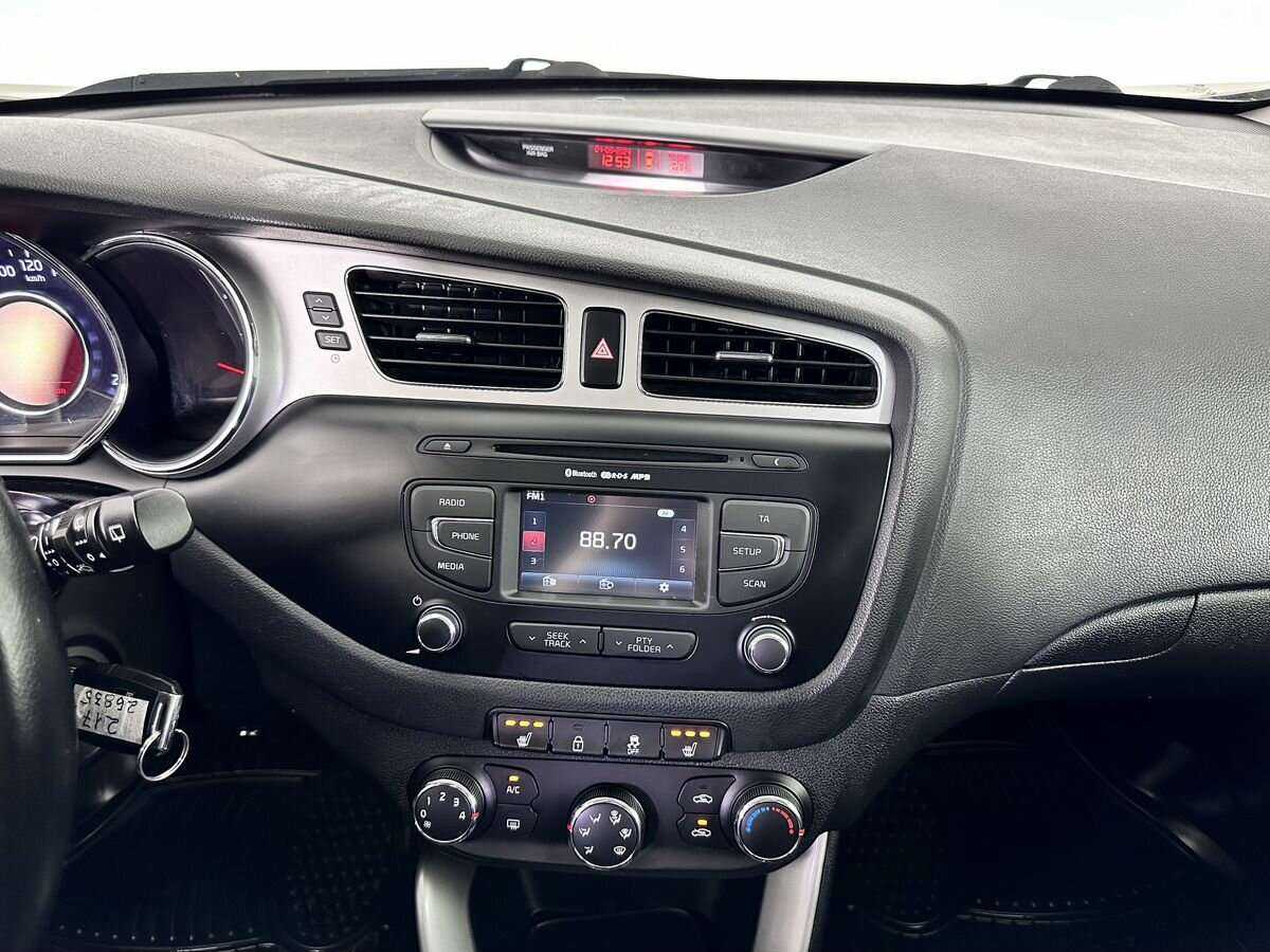 Kia Ceed с пробегом — 2014 год. Фото: #13