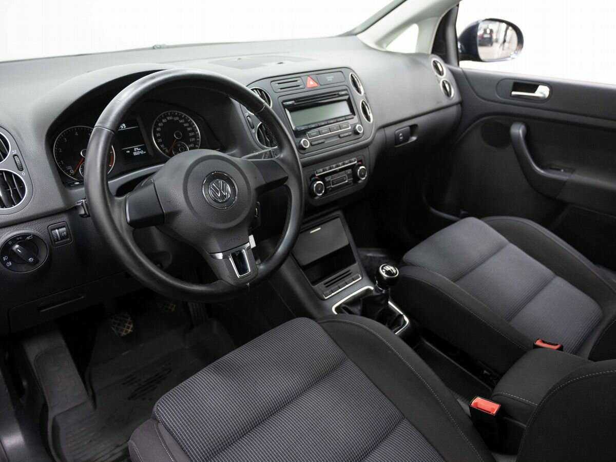 Volkswagen Golf Plus с пробегом — 2011 год. Фото: #6