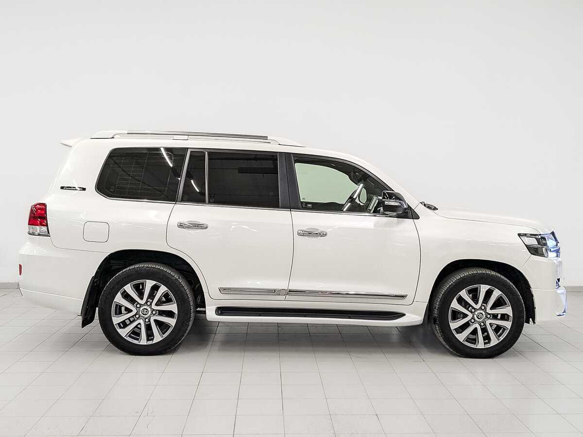 Toyota Land Cruiser с пробегом — 2017 год. Фото: #3