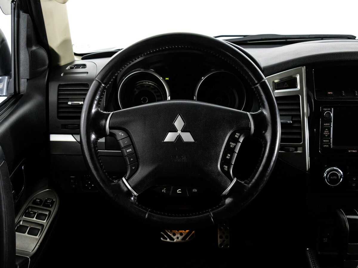 Mitsubishi Pajero с пробегом — 2014 год. Фото: #9