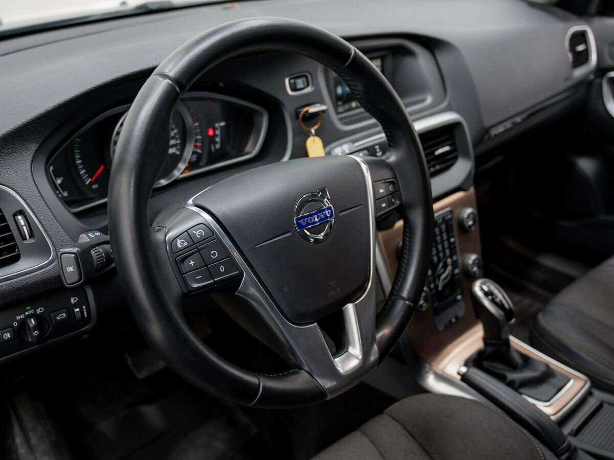 Volvo V40 Cross Country с пробегом — 2014 год. Фото: #17