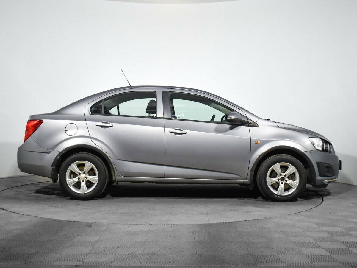 Chevrolet Aveo с пробегом — 2012 год. Фото: #3