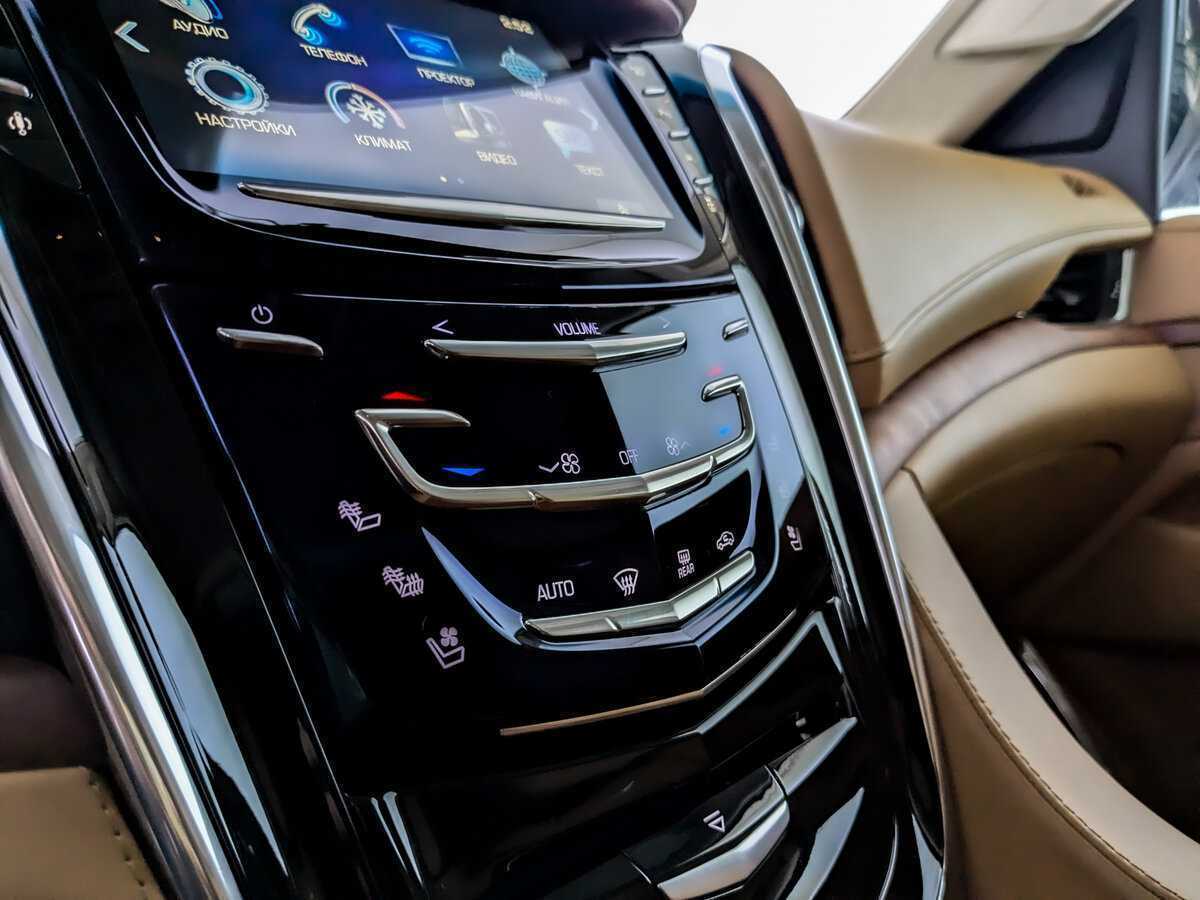 Cadillac Escalade с пробегом — 2016 год. Фото: #15