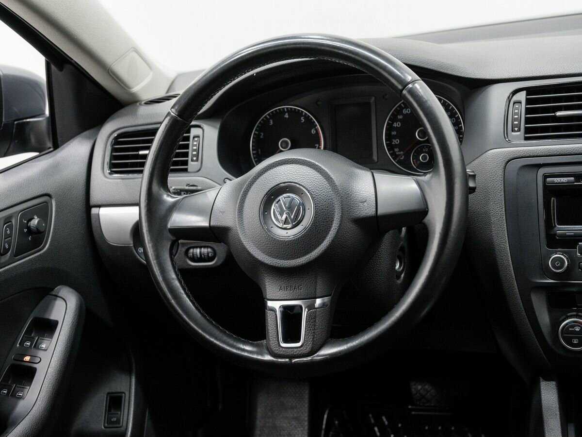 Volkswagen Jetta с пробегом — 2012 год. Фото: #11
