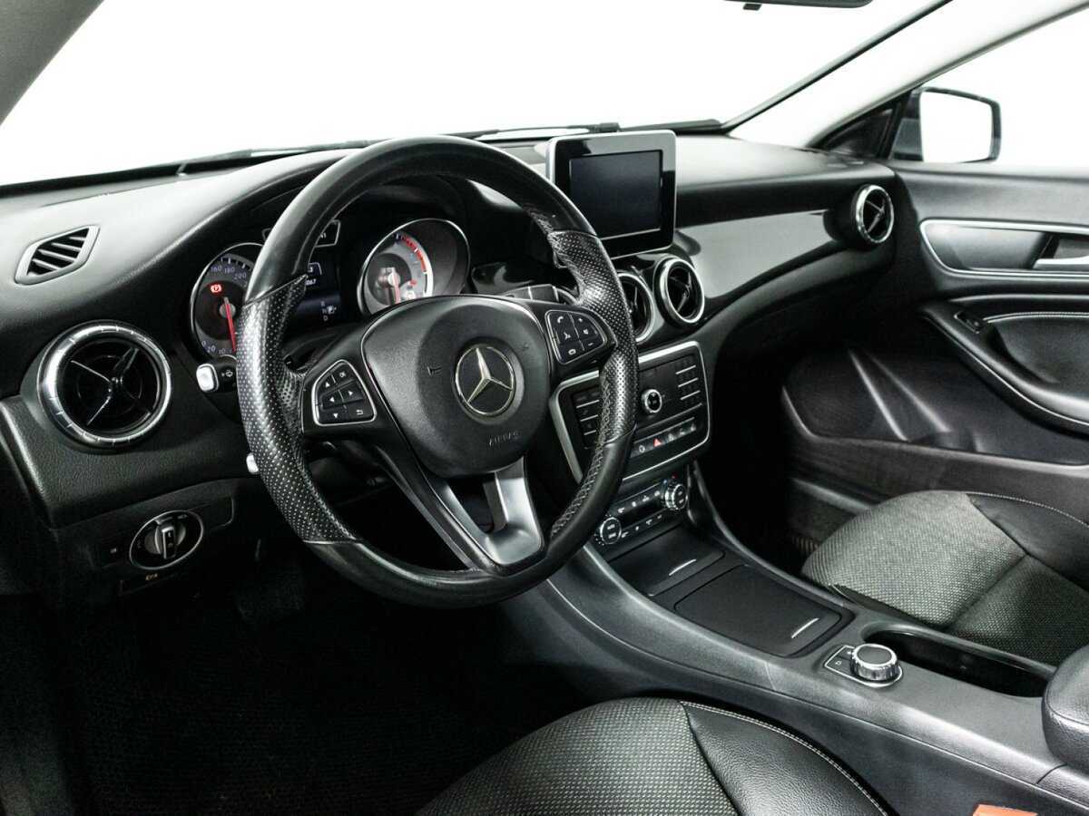 Mercedes-Benz CLA с пробегом — 2015 год. Фото: #10