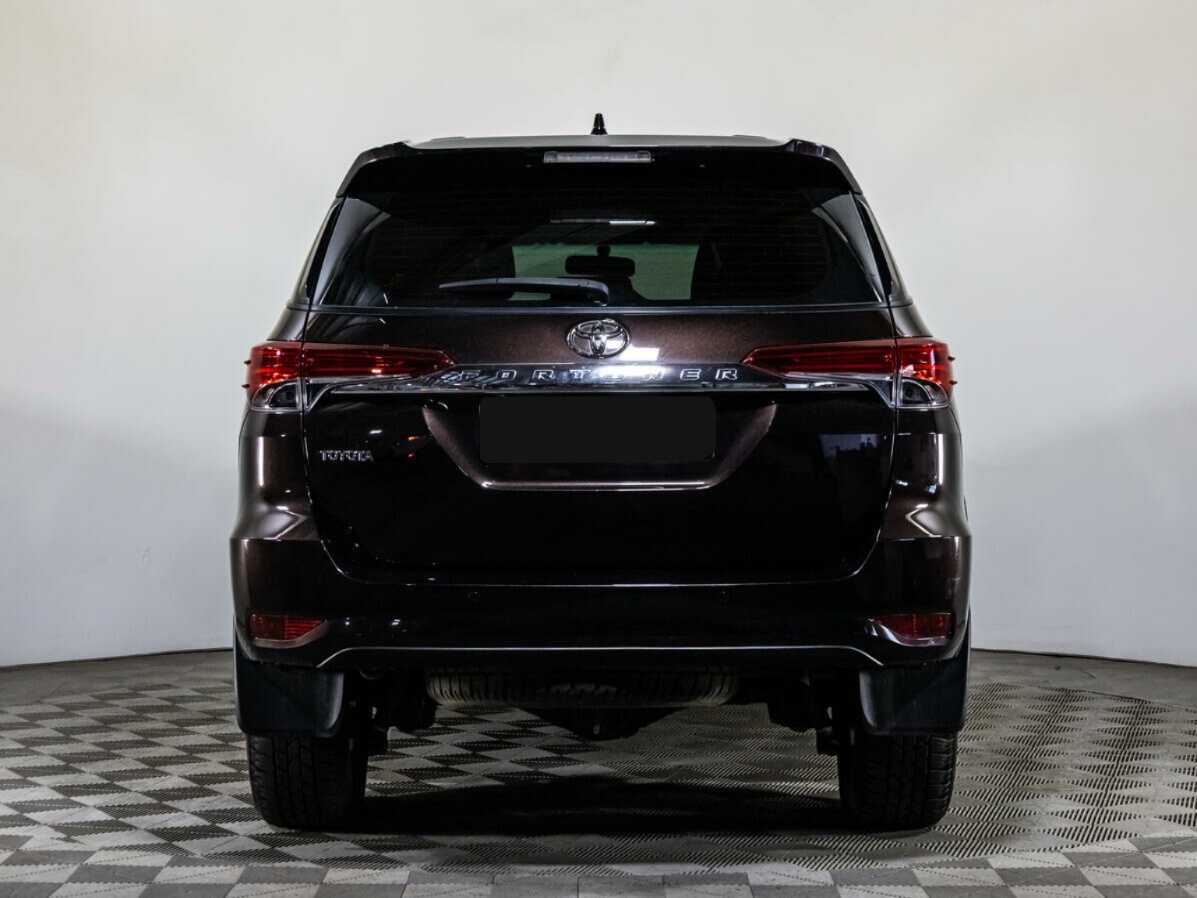 Toyota Fortuner с пробегом — 2018 год. Фото: #4