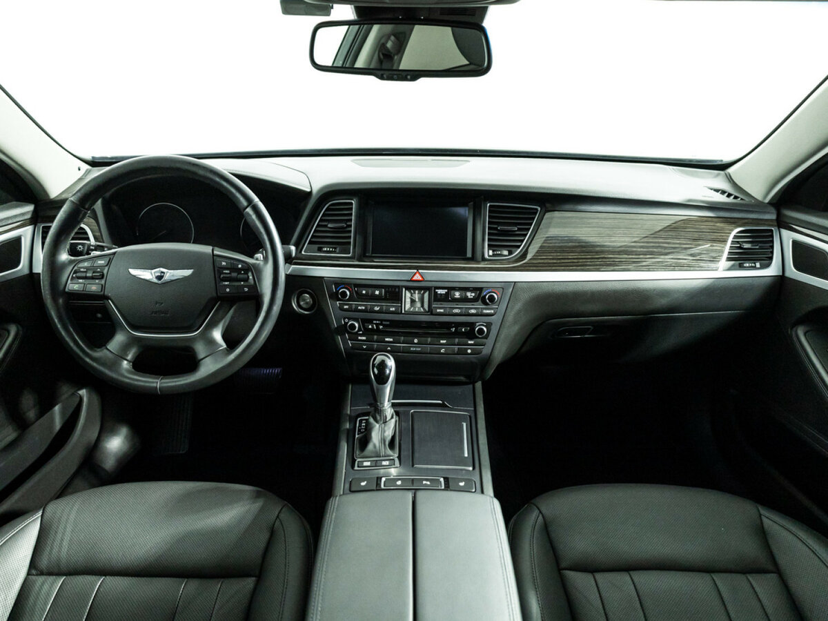 Hyundai Genesis с пробегом — 2015 год. Фото: #12